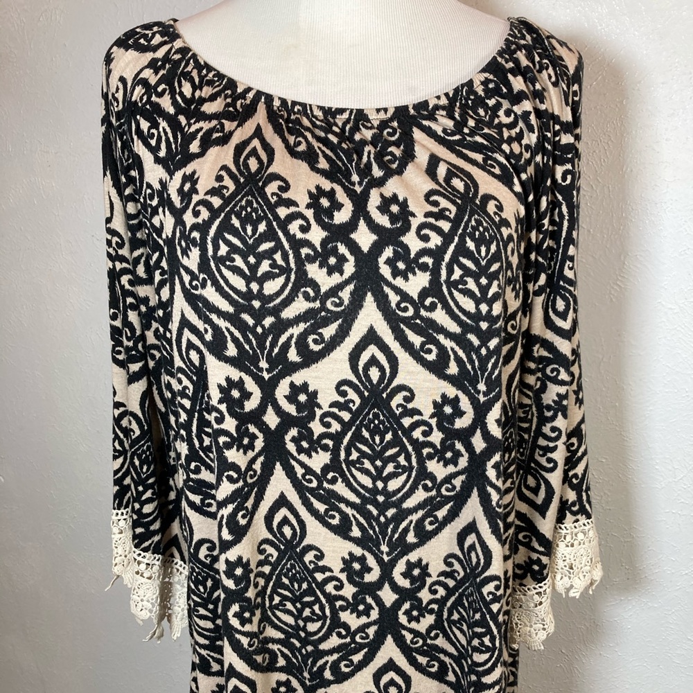 Lilypad Black and Cream Top, size 1X